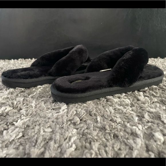 NWT PUMA Fluff Flip Slippers - Picture 7 of 10